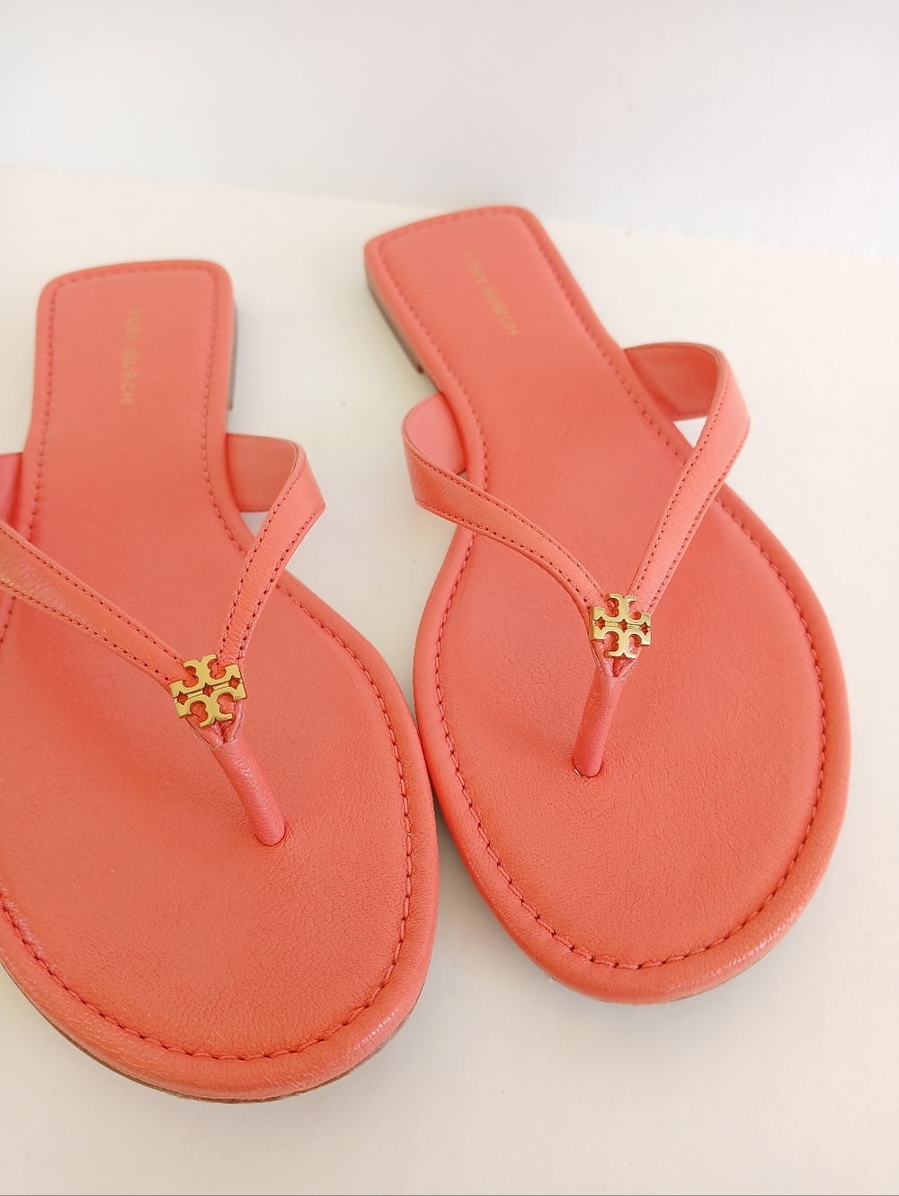 Tory Burch Classic Flip Flops Coral Size 7.5 - Picture 4 of 7